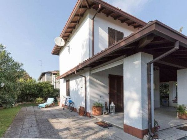 casa indipendente in vendita a Comacchio in zona Lido degli Estensi