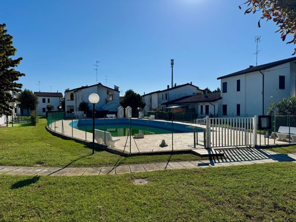 casa indipendente in vendita a Comacchio in zona Lido degli Scacchi