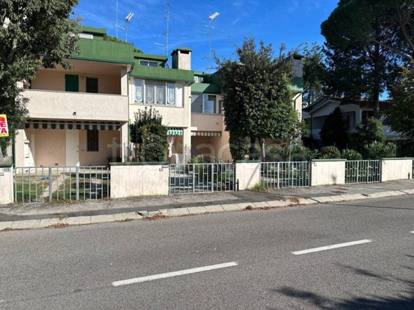 casa indipendente in vendita a Comacchio in zona Lido di Spina