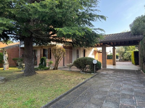 casa indipendente in vendita a Comacchio in zona Lido delle Nazioni