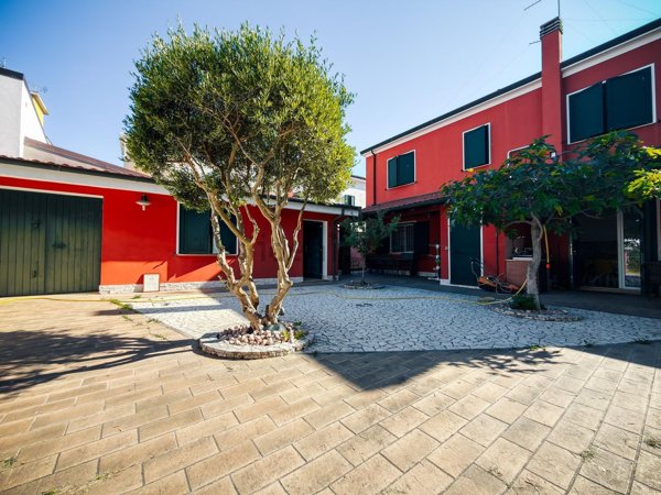 casa indipendente in vendita a Comacchio in zona Porto Garibaldi