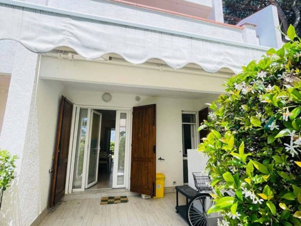 casa indipendente in vendita a Comacchio in zona Lido di Spina