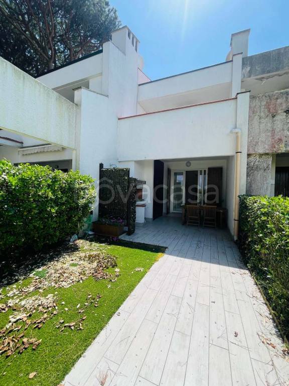 casa indipendente in vendita a Comacchio in zona Lido di Spina