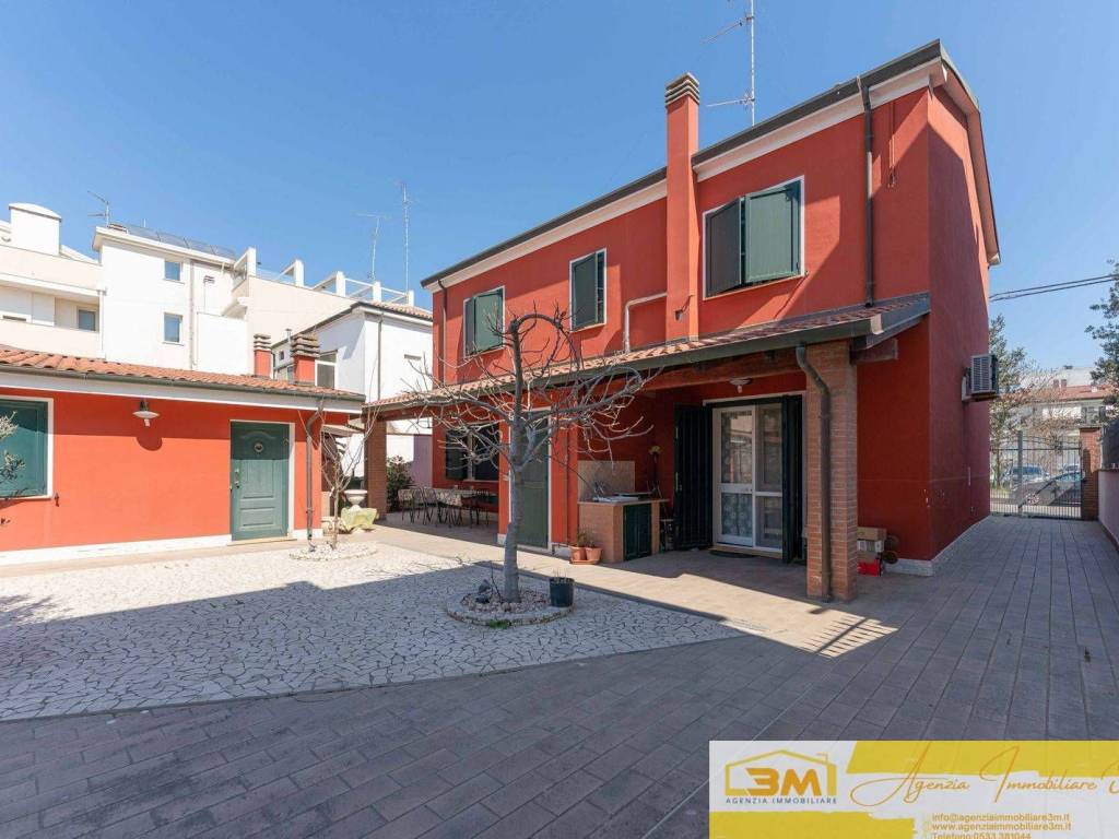 casa indipendente in vendita a Comacchio in zona Porto Garibaldi