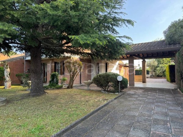 casa indipendente in vendita a Comacchio in zona Lido delle Nazioni