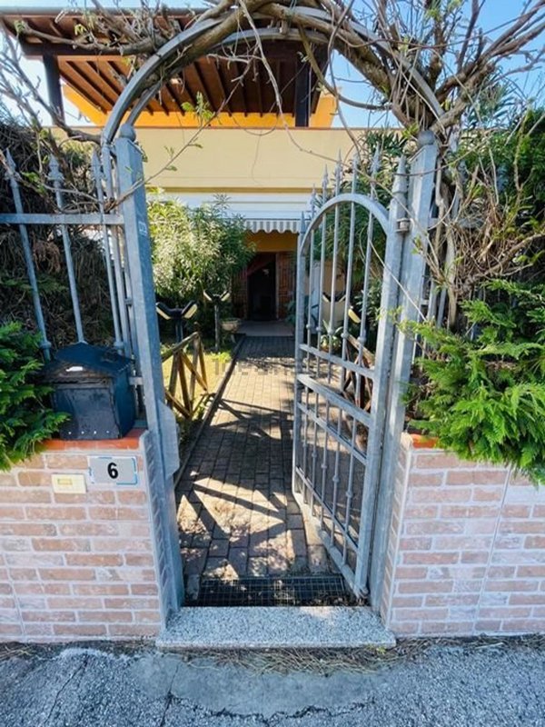 casa indipendente in vendita a Comacchio in zona Lido delle Nazioni