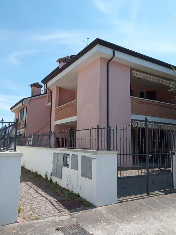 casa indipendente in vendita a Comacchio in zona Lido degli Estensi