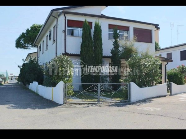 appartamento in vendita a Comacchio in zona Lido degli Scacchi