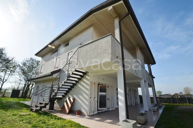 casa indipendente in vendita a Comacchio in zona Lido delle Nazioni