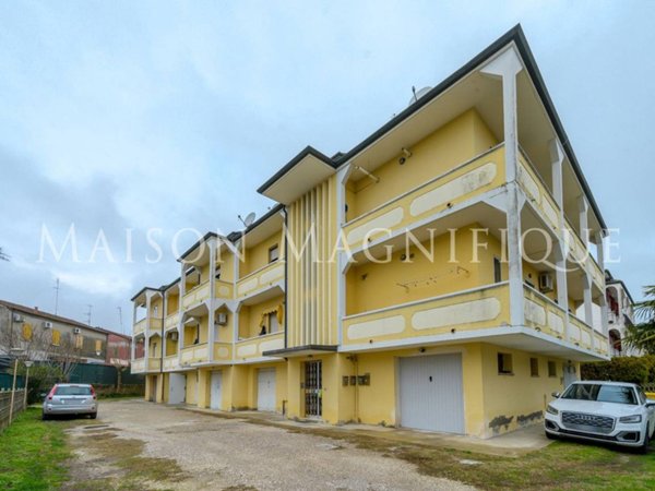 appartamento in vendita a Comacchio in zona Volania
