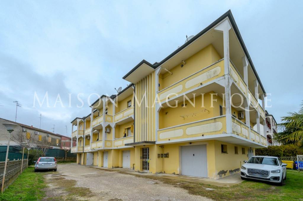 appartamento in vendita a Comacchio in zona Volania