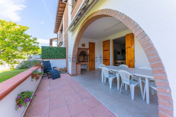 casa indipendente in vendita a Comacchio in zona Lido degli Estensi