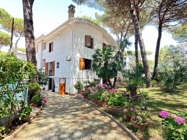 casa indipendente in vendita a Comacchio in zona Lido di Spina