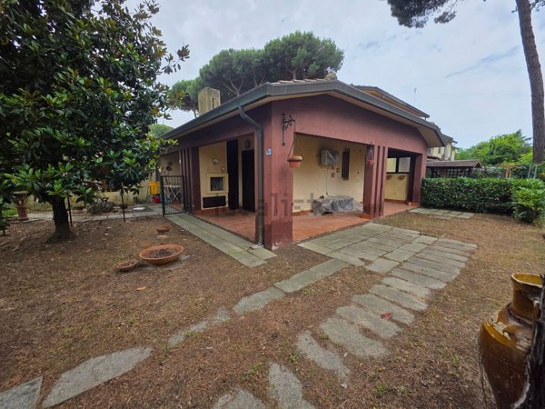 casa indipendente in vendita a Comacchio in zona Lido degli Estensi