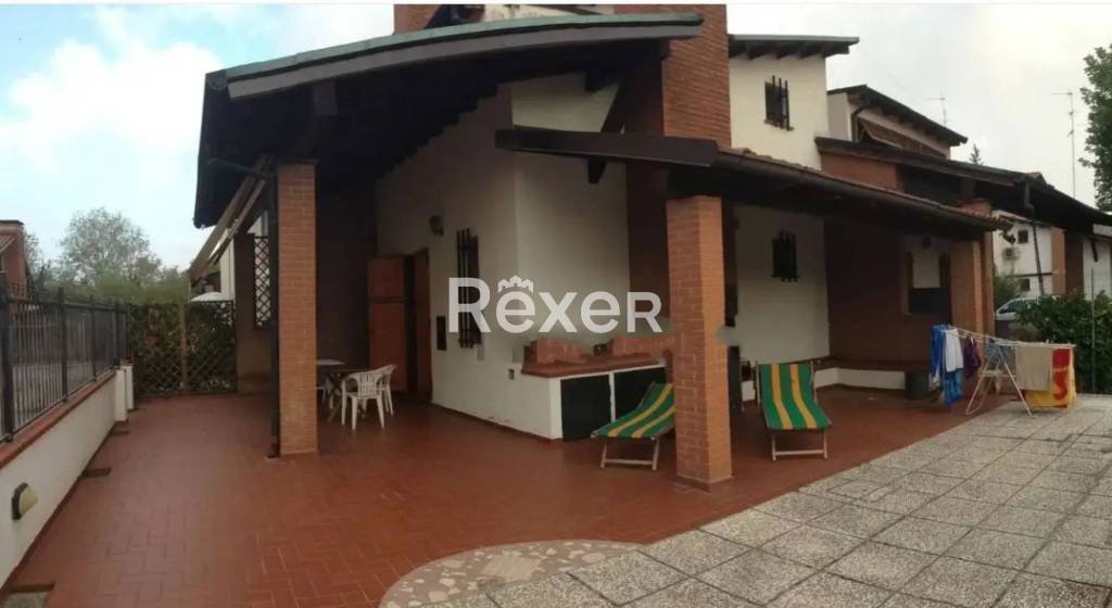 casa indipendente in vendita a Comacchio in zona Lido degli Estensi