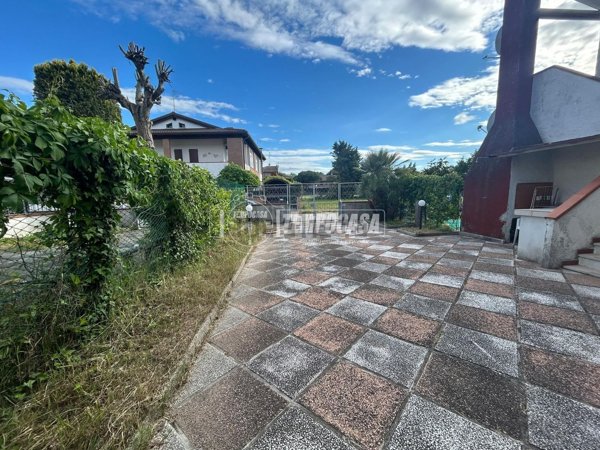 appartamento in vendita a Comacchio in zona Lido degli Scacchi