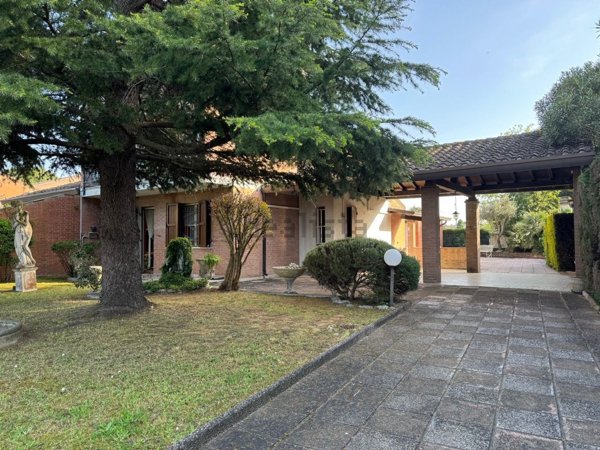 casa indipendente in vendita a Comacchio in zona Lido delle Nazioni