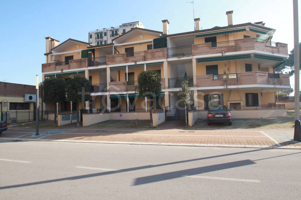 appartamento in vendita a Comacchio in zona Lido degli Scacchi