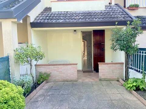 casa indipendente in vendita a Comacchio in zona Lido degli Scacchi