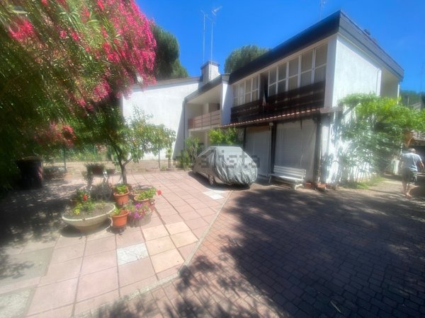 casa indipendente in vendita a Comacchio in zona Lido di Spina