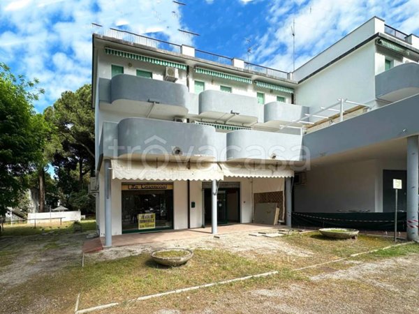 negozio in vendita a Comacchio in zona Lido di Spina