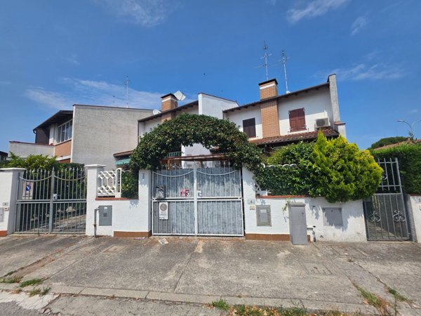 casa indipendente in vendita a Comacchio in zona Lido degli Estensi