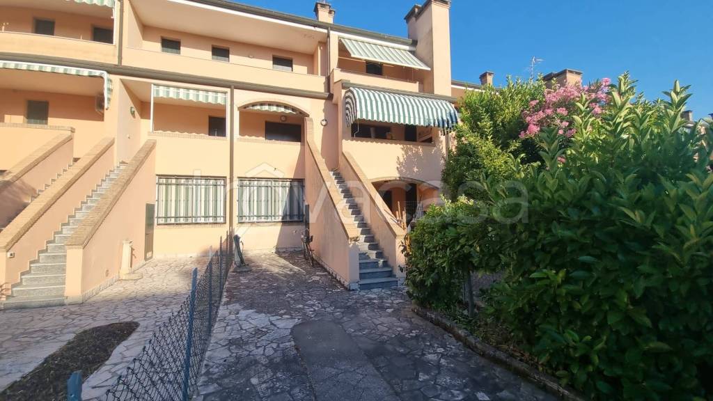 casa indipendente in vendita a Comacchio in zona Lido degli Estensi