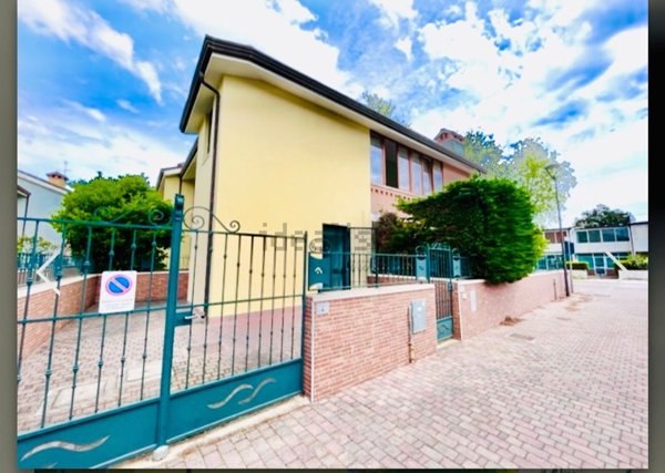casa indipendente in vendita a Comacchio in zona Lido delle Nazioni