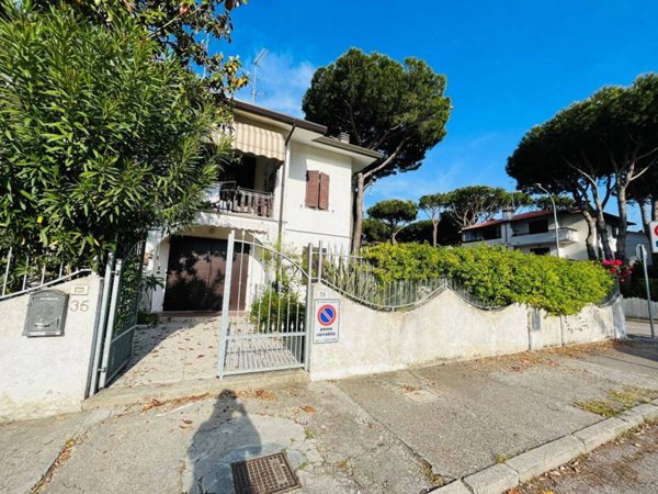casa indipendente in vendita a Comacchio in zona Lido degli Estensi