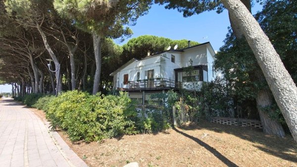 casa indipendente in vendita a Comacchio in zona Lido degli Estensi