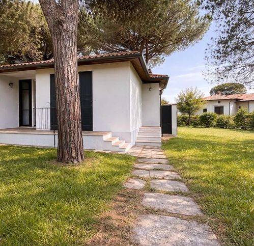 casa indipendente in vendita a Comacchio in zona Lido delle Nazioni
