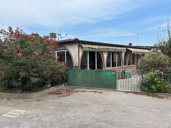 casa indipendente in vendita a Comacchio in zona Porto Garibaldi