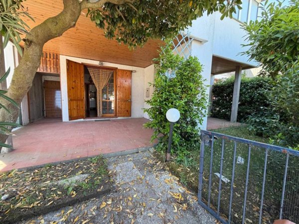 casa indipendente in vendita a Comacchio in zona Lido degli Estensi