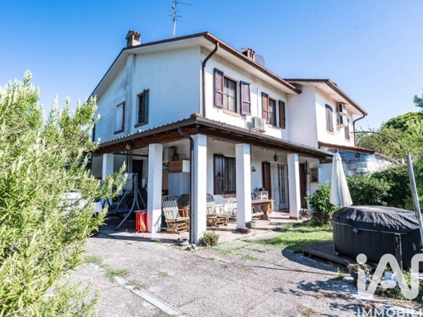 casa indipendente in vendita a Comacchio in zona San Giuseppe