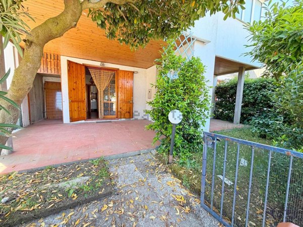 casa indipendente in vendita a Comacchio in zona Lido degli Estensi