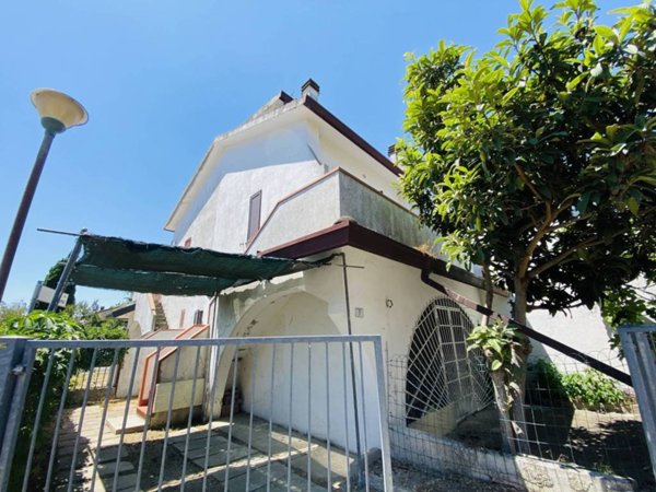 casa indipendente in vendita a Comacchio in zona Lido degli Scacchi