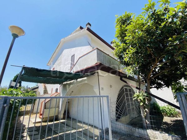 appartamento in vendita a Comacchio in zona Lido degli Scacchi