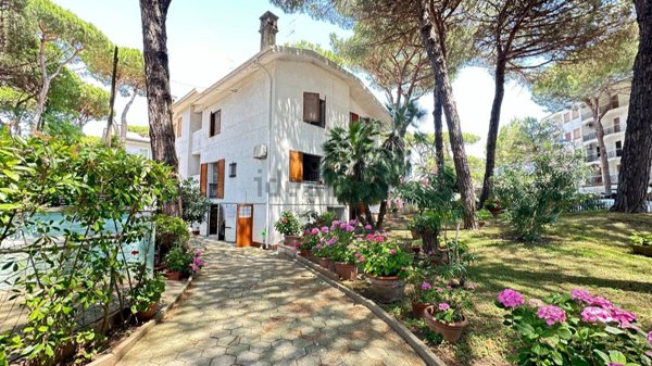 casa indipendente in vendita a Comacchio in zona Lido di Spina