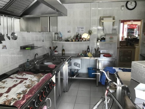 negozio in vendita a Comacchio in zona Lido degli Estensi