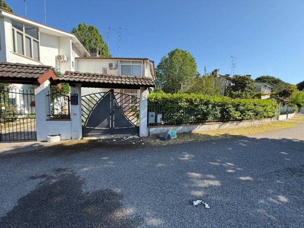 casa indipendente in vendita a Comacchio in zona Lido degli Scacchi