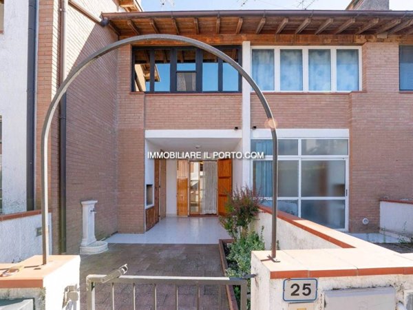 casa indipendente in vendita a Comacchio in zona Lido degli Estensi