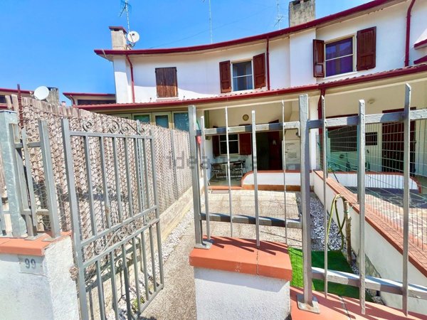 casa indipendente in vendita a Comacchio in zona Lido di Volano
