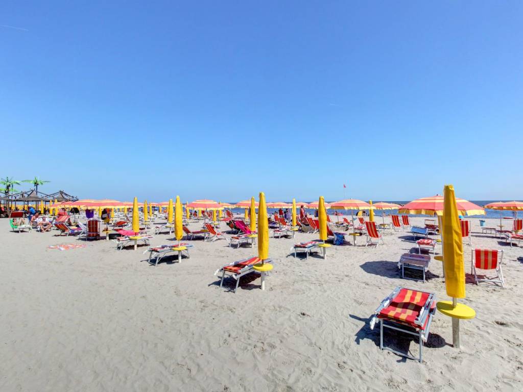 negozio in vendita a Comacchio in zona Lido degli Estensi