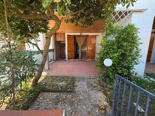 casa indipendente in vendita a Comacchio in zona Lido degli Estensi