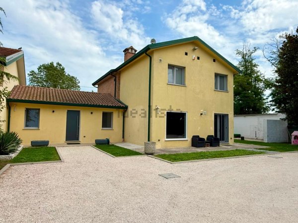 casa indipendente in vendita a Comacchio in zona San Giuseppe