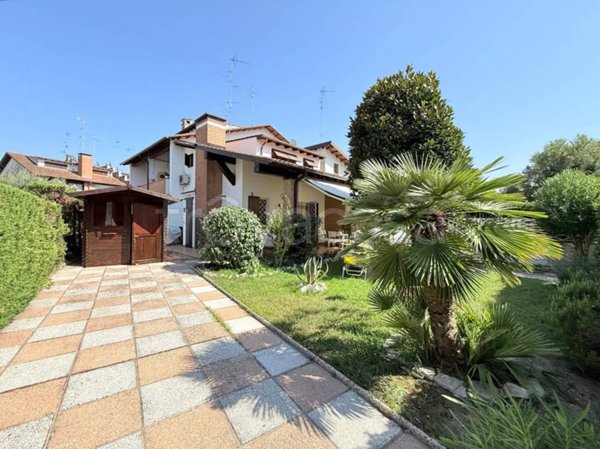 casa indipendente in vendita a Comacchio in zona Lido delle Nazioni