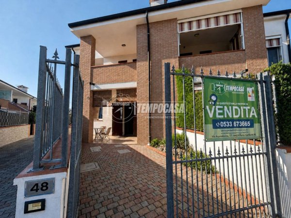 appartamento in vendita a Comacchio in zona Lido delle Nazioni