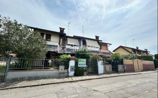 appartamento in vendita a Comacchio in zona Lido degli Scacchi