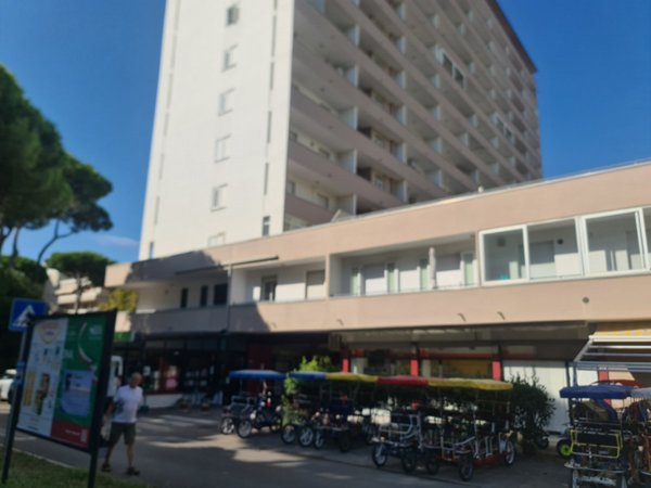 negozio in vendita a Comacchio in zona Lido degli Estensi