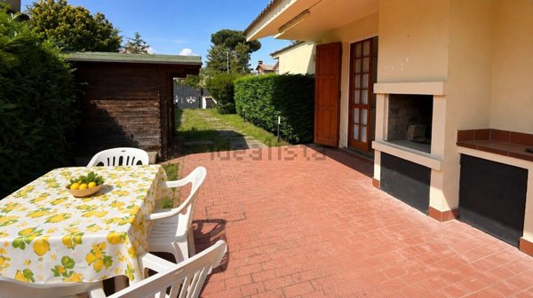 casa indipendente in vendita a Comacchio in zona Lido degli Scacchi